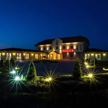 Kentaur Lovaspanzio 酒店 Hódmezővásárhely