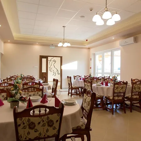 Hotel Kentaur Lovaspanzio 3*